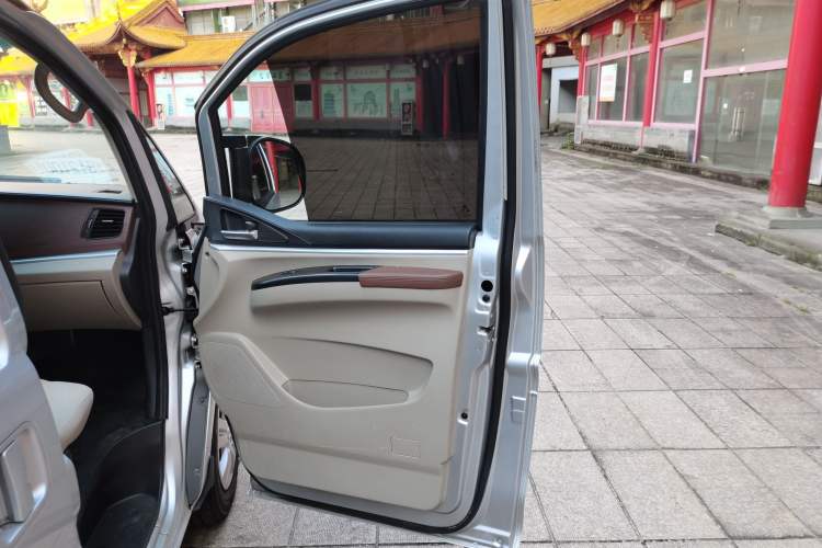 Used FORTHING Lingzhi 2019 M5L 1.6L 7-Seater Exclusive Model China VI Standard
