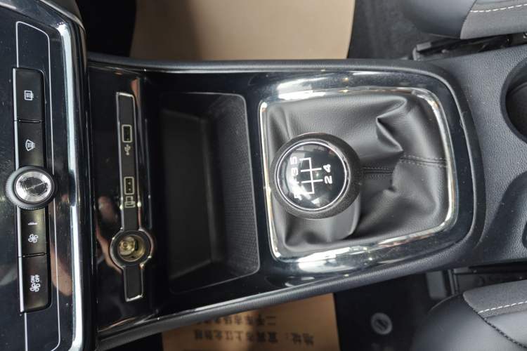 Used Roewe i5 2020 1.5L Manual 4G Connect Leehao Flagship Edition
