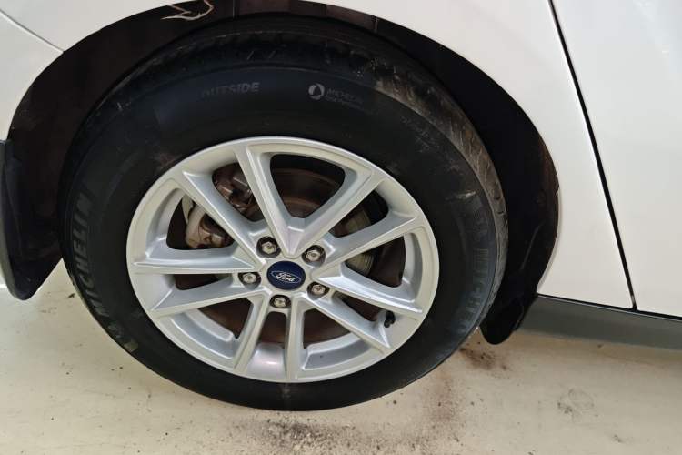 Used Ford Focus 2018 Hatchback Classic 1.6L Automatic Trendy SmartDrive Edition
