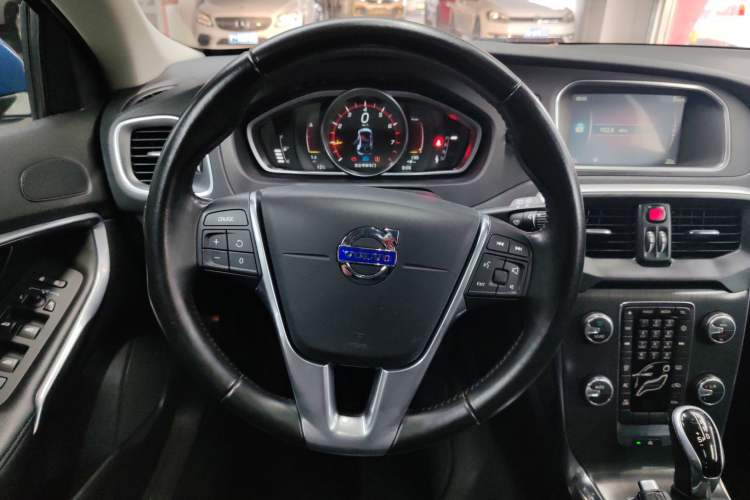 Used Volvo V40 2016 T3 Zhiyi Edition
