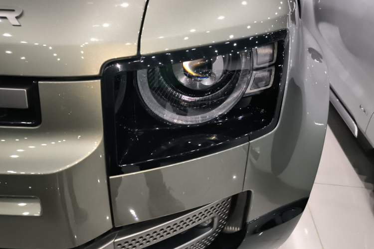 Used Land Rover Defender 2025 110 3.0T P400 – Dynamic HSE