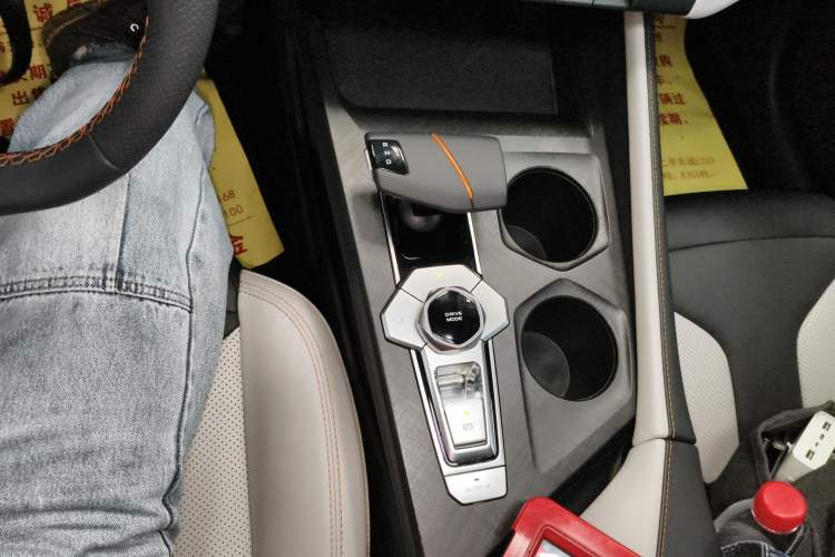 Used Changan UNI-V iDD 2024 Blue Whale Smart Electric iDD 136km ZhiKu Model
