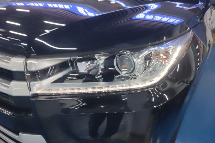 Used Toyota Highlander 2021 2.0T Two-Wheel Drive Elite Version 7-Seater
