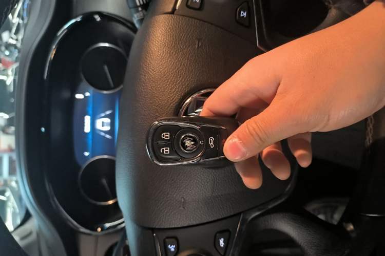 Used Buick GL8 2023 Land Executive Class 652T Luxury Model
