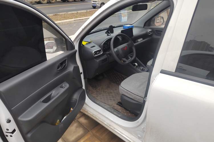 Used Wuling Hongguang New Energy 2024 All-Electric Model 300KM Standard Version
