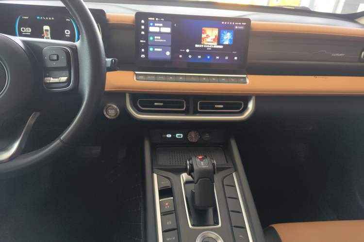 Used Great Wall Poer 2023 2.0T Passenger Version Automatic Gasoline 4x4 Sporty GW4C20B
