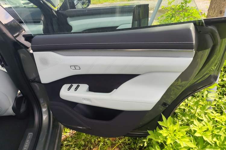 Used Zeekr 001 2025 WE Edition 100 kWh Rear-Wheel Drive
