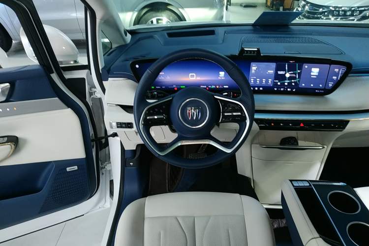 Used Buick GL8 New Energy 2024 Lu Zun Luxury Edition 7-Seater
