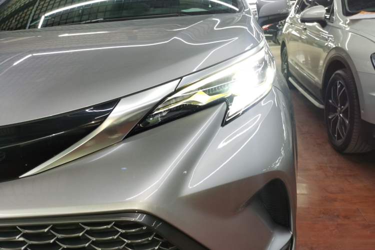 Used Toyota Granvia 2022 2.5L Hybrid Prestige Edition
