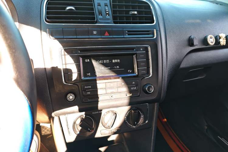 Used Volkswagen Polo 2016 1.6L Automatic Comfort Model
