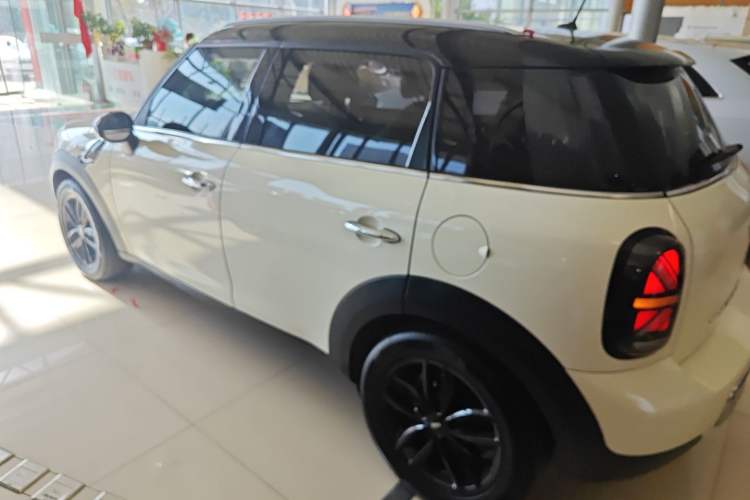Used  Countryman 2014 1.6L COOPER Fun

