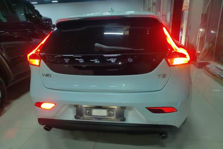Used Volvo V40 2016 T3 Zhiyi Edition
