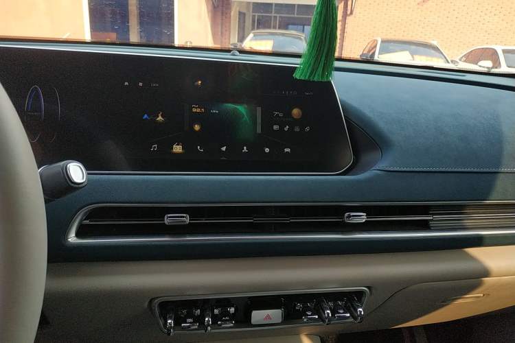 Used ORA Good Cat 2023 401 km Standard Range Comfort Version Lithium Iron Phosphate