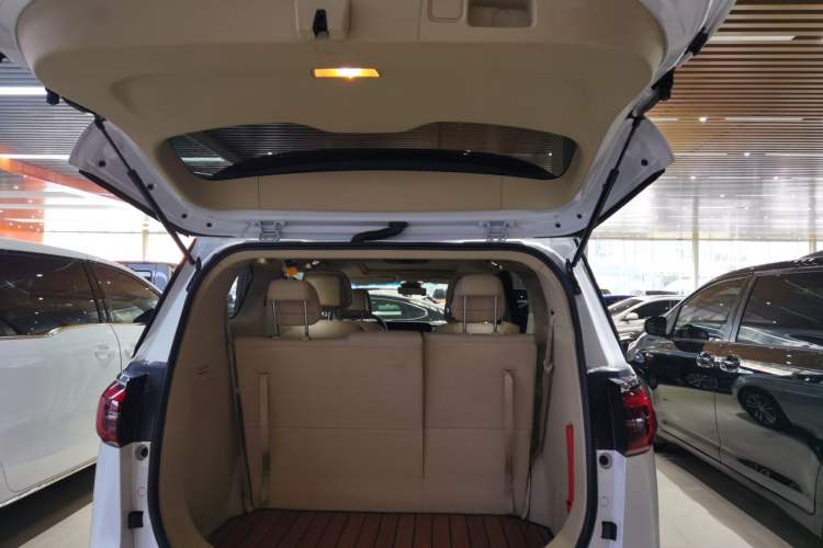 Used Buick GL8 2022 ES Landtrek 653T Luxury Edition
