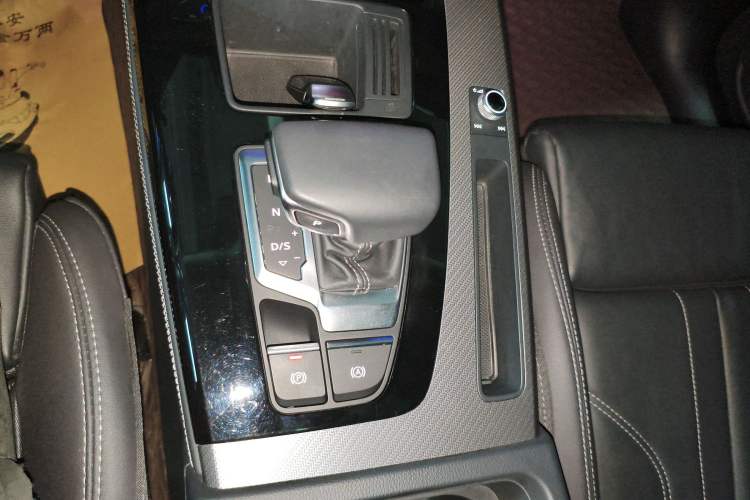 Used Audi Q5L 2022 40T Luxury Dynamic Model
