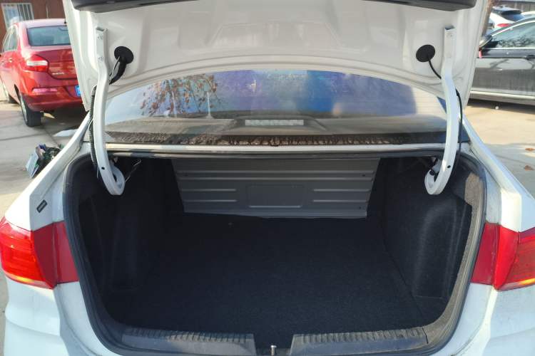 Used Volkswagen Santana 2016 1.6L Manual Fashion Edition