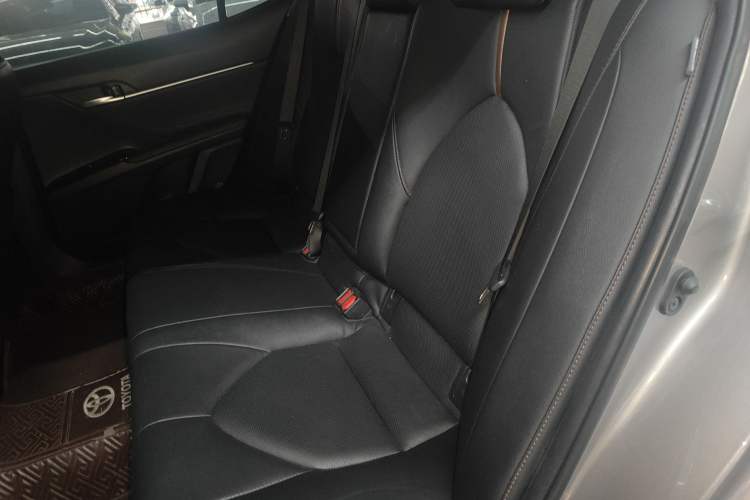 Used Toyota Camry 2021 2.0G Luxury Edition
