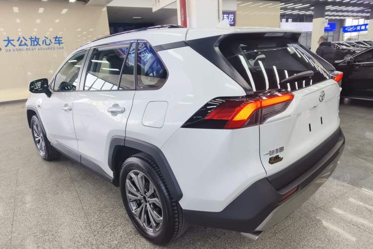 Used Toyota RAV4 2023 2.0L CVT Two-Wheel Drive Fashion Plus Edition
