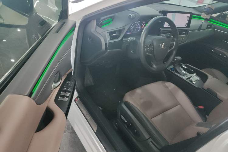 Used Lexus ES 2023 200 Excellence Edition
