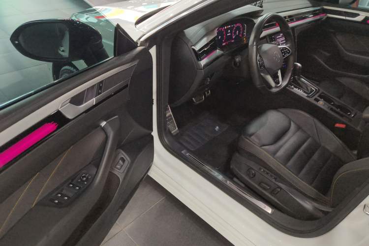 Used Volkswagen FAW-Volkswagen CC 2023 380TSI Striking Edition
