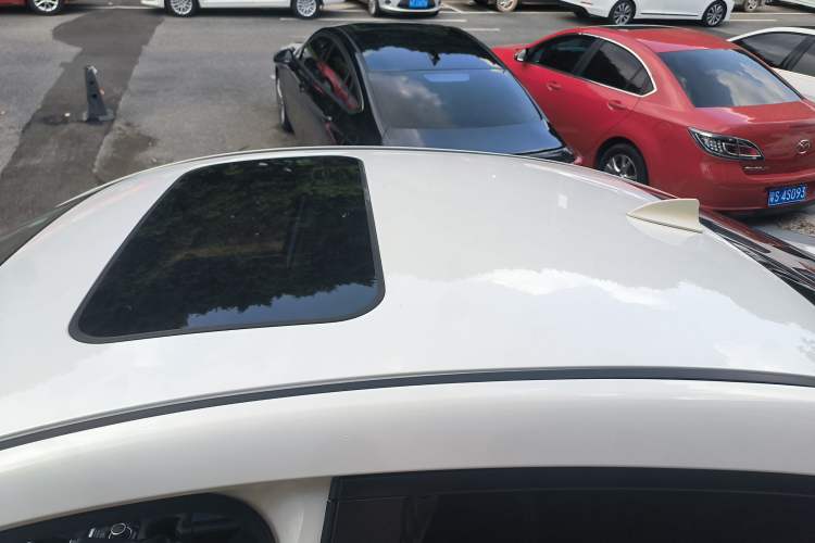 Used Mazda Mazda 3 Axela 2016 Sedan 1.5L Automatic Luxury Model
