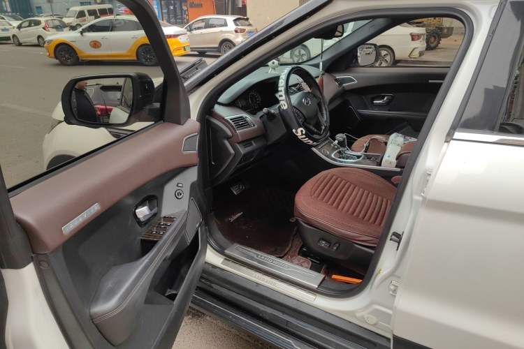 Used Land X7 2016 2.0T Panoramic Prestige Edition