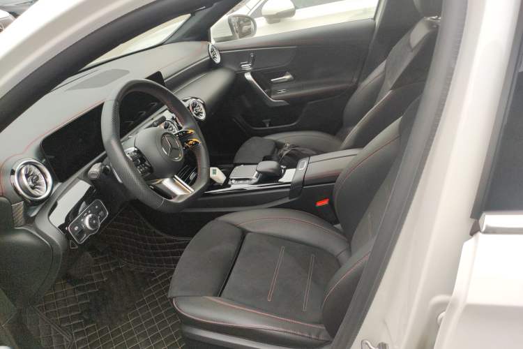 Used Mercedes-Benz A-Class 2022 Revised Version A 200 L Sport Sedan Fashionable Style
