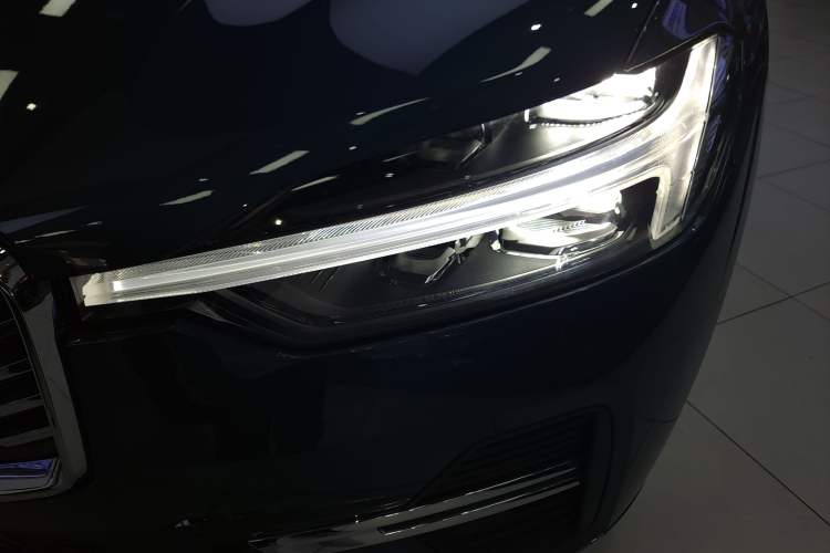 Used Volvo XC60 2026 B5 4x4 Smart Luxury Edition
