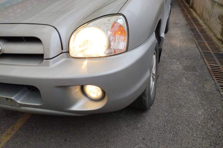 Used Huatai Santa Fe Classic 2015 2.0L Gasoline Manual Transmission Two-Wheel Drive Standard Version