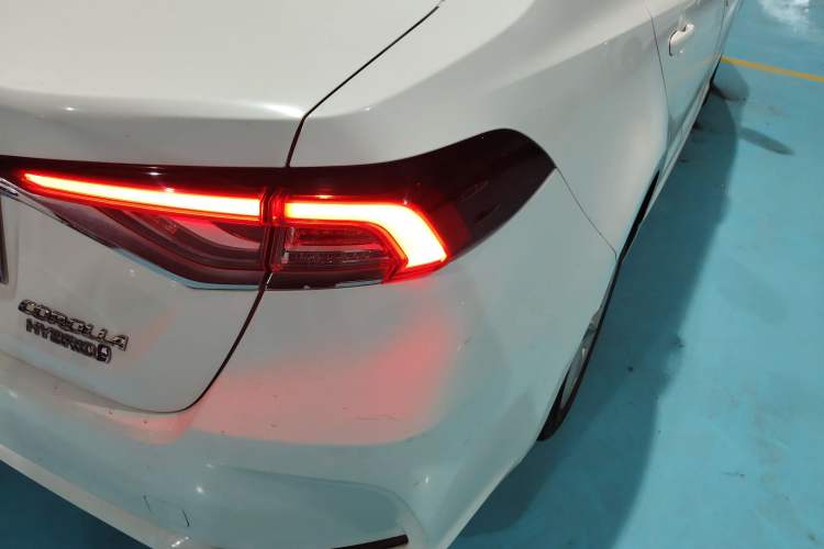 Used Toyota Corolla 2021 Dual-Motor 1.8L E-CVT Elite Edition
