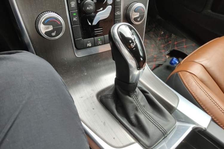 Used Volvo V60 2015 T5 Zhiya Edition
