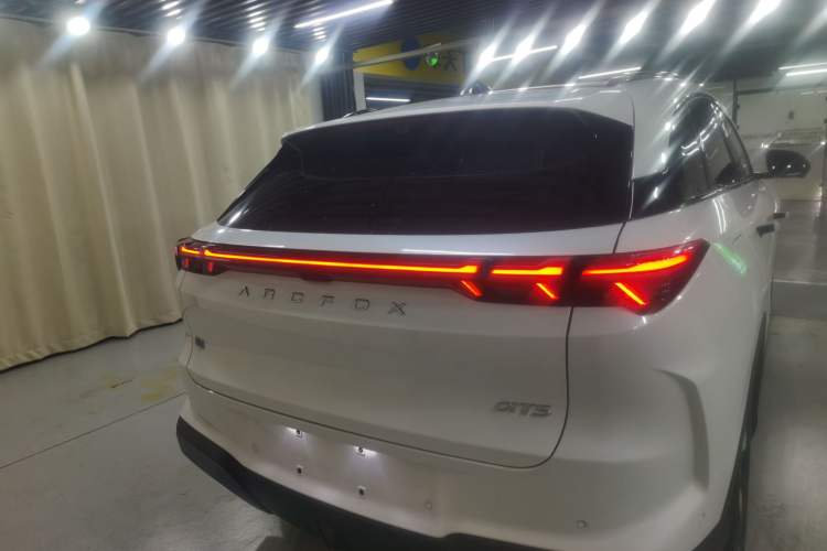 Used ARCFOX Alpha T5 2026 Model Range-Extended 1215 Yuanjing Smart Driving Version