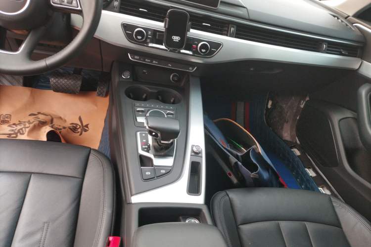 Used Audi A4L 2018 30th Anniversary Edition 40 TFSI Fashion Model
