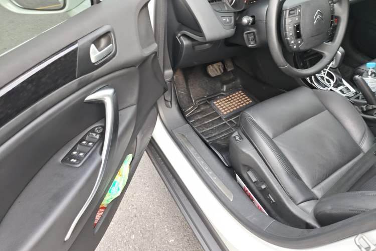 Used Citroen C5 2013 2.3L Automatic Zunyu Model
