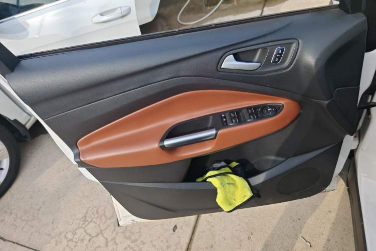 Used Ford Kuga 2018 EcoBoost 180 Two-Wheel-Drive Cognac Special Edition
