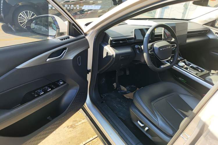 Used Wuling Xingguang 2024 Co-Creation Edition 510 Advanced Model
