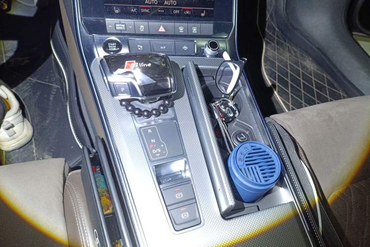 Used Audi A7L 2024 45TFSI quattro S-line Visionary Edition Flow Crystal Package
