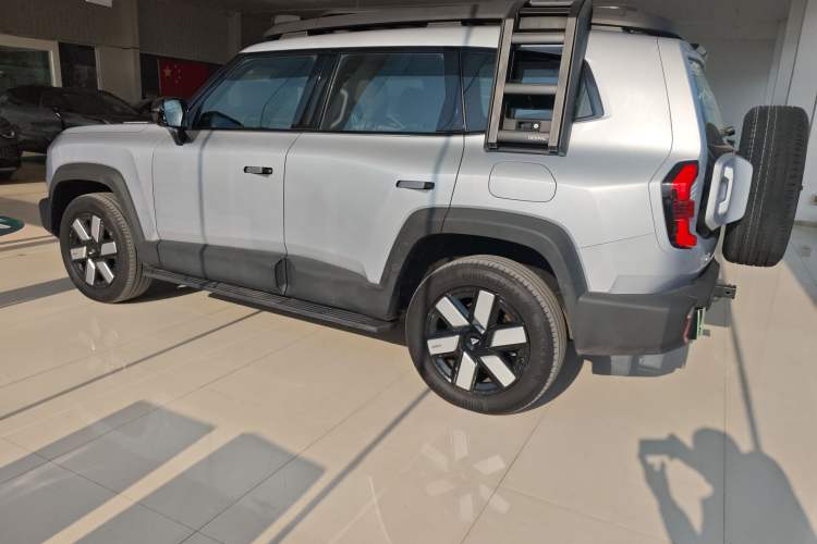 Used  G318 2024 Four-Wheel-Drive Air Suspension Model
