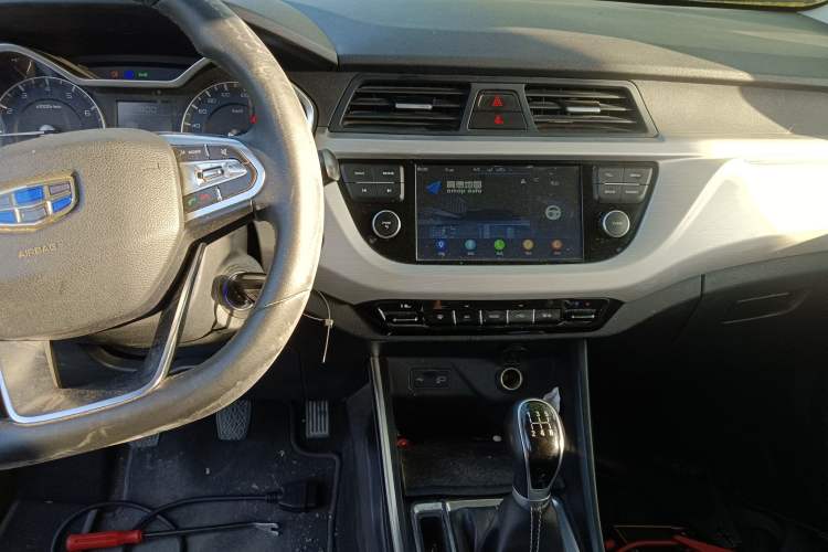 Used Geely Auto Vision X3 2019 Upgraded Model 1.5L Manual Luxury Version
