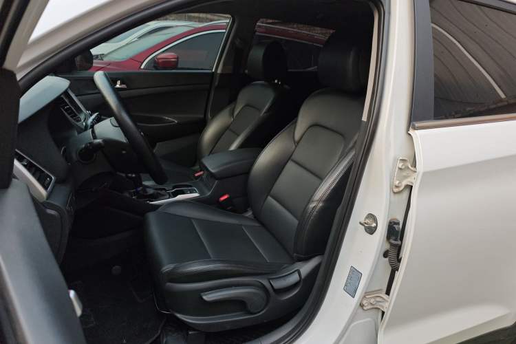 Used Hyundai Tucson 2015 1.6T Dual-Clutch Two-Wheel-Drive Smart Model
