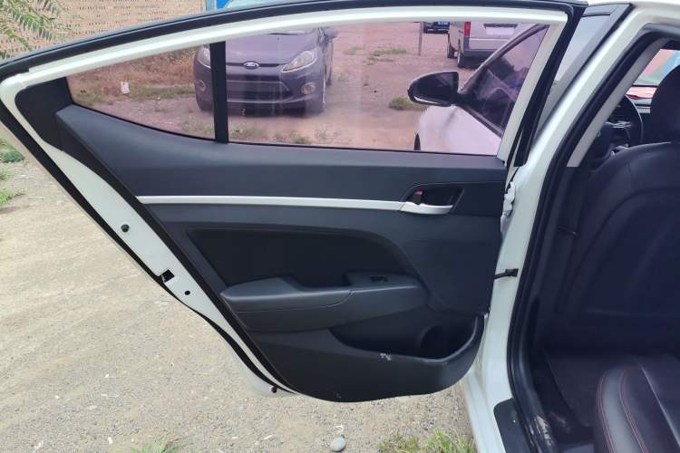 Used Hyundai Elantra 2016 1.6L Manual ZhiXuan·Youth Edition
