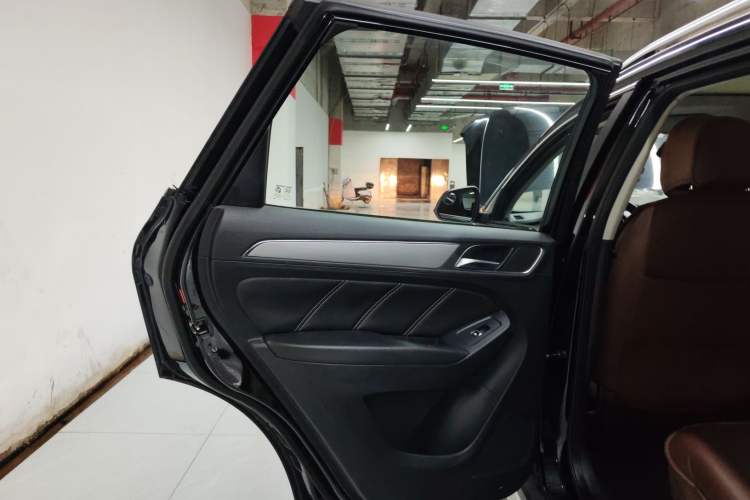 Used Roewe RX5 2016 20T Two-Wheel Drive Manual Flagship Edition
