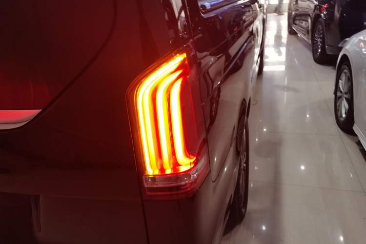 Used Mercedes-Benz V-Class 2018 V 260 Avantgarde Edition China VI
