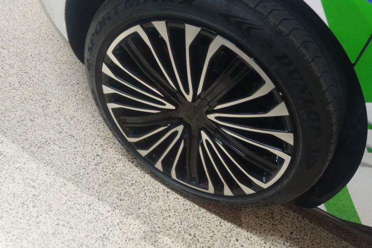 Used  12 2024 Updated Version 700 Three-Laser Rear-Wheel Drive Luxury Edition