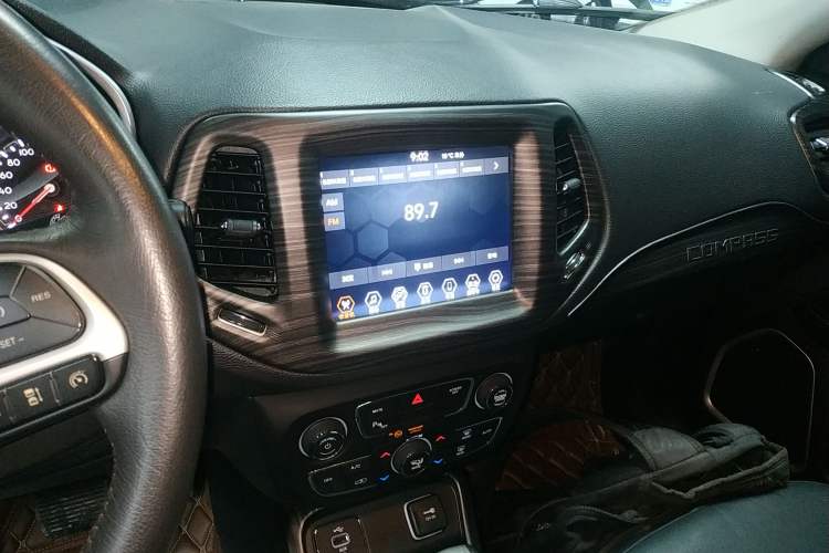 Used  Compass 2019 200T Automatic Family Edition - Connected Large Screen Version
