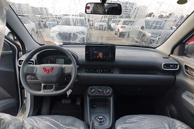 Used Wuling Hongguang New Energy 2025 Extended-Range Hybrid 50 km Standard Version
