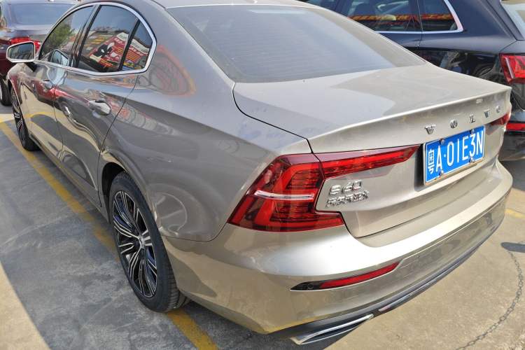 Used Volvo S60 2021 T4 Zhiyuan Luxury Edition
