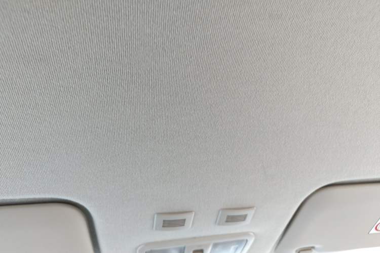 Used ORA White Cat 2022 Upgraded Model 305km Range Luxury Version Lithium-Ion Battery