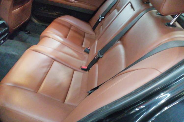 Used BMW 5 Series 2014 525Li Leading Model
