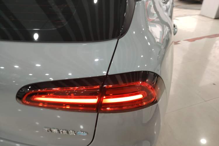 Used Wuling Bingo PLUS 2024 330 km Range Five-Seater Version
